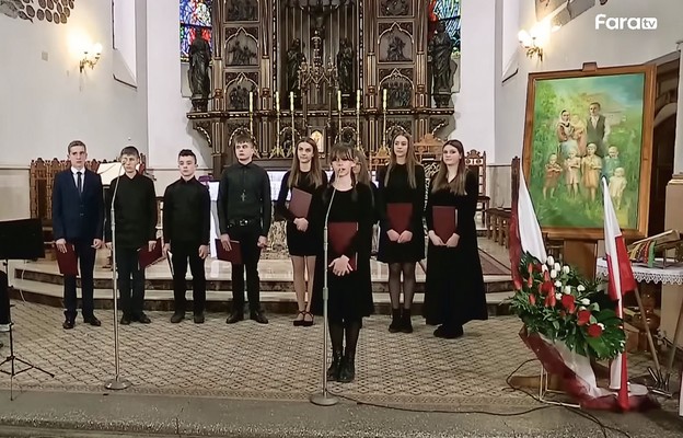 Okolicznościowy program słowno-muzyczny w wykonaniu młodzieży z Markowej