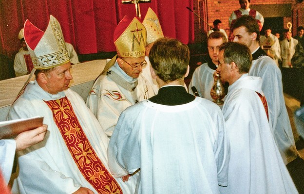 18 kwietnia 1998 r. w kościele św. Józefa na kieleckim Szydłówku ks. Marian Florczyk przyjął sakrę biskupią z rąk kard. Franciszka Macharskiego