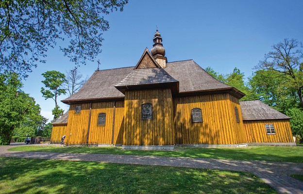 Drewniana świątynia ku czci św. Wojciecha w Dobroniu