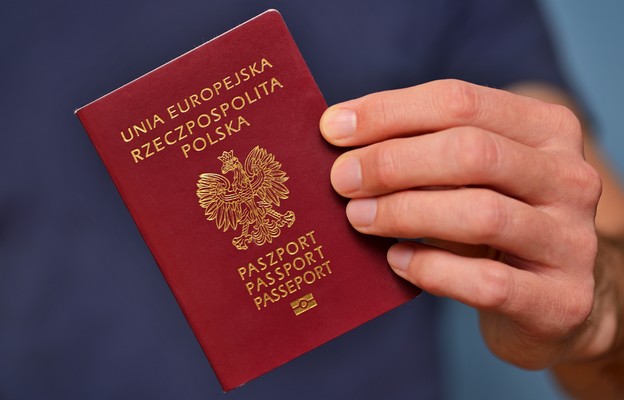 Wiceszef MSWiA: szybki paszport tymczasowy dostaniemy od ręki