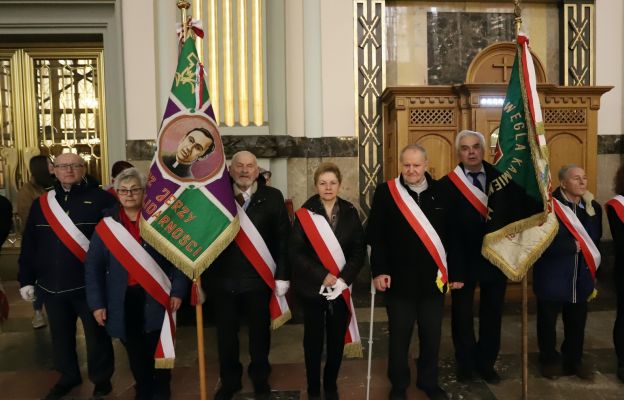 Poczty sztandarowe z Wałbrzycha w bazylice licheńskiej