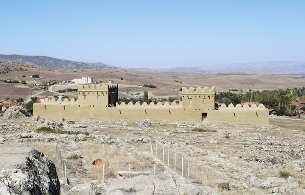 Rekonstrukcja murów Hattuşaş