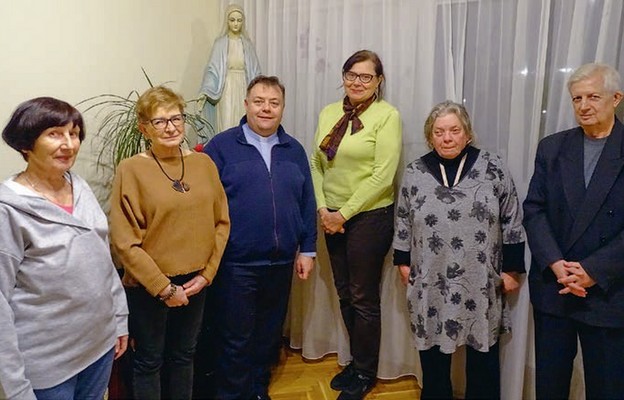 Od lewej: B. Glembin, J. Gumowska, ks. M. Jurak, A. Roman, M. Żółcińska i A. Kaliszyk