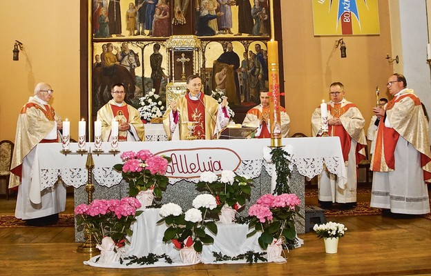 Msza święta w kościele parafialnym