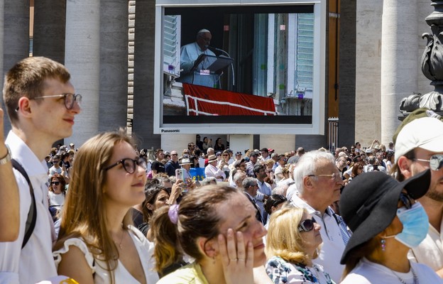 Watykan/ Papież: w maju odmawiajmy różaniec prosząc o dar pokoju, zwłaszcza dla Ukrainy