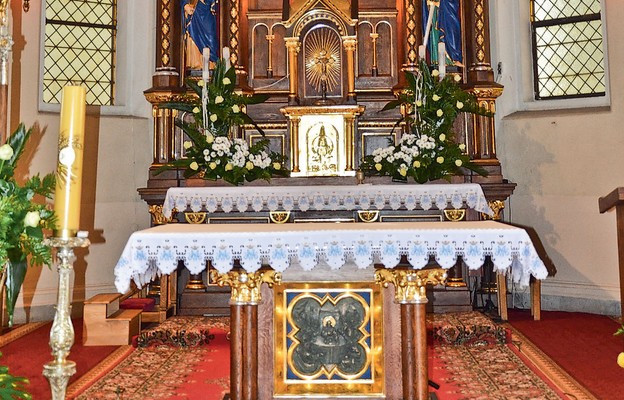 Ołtarz z cudownym obrazem Pani Łaskawej w sanktuarium w Lubaczowie
