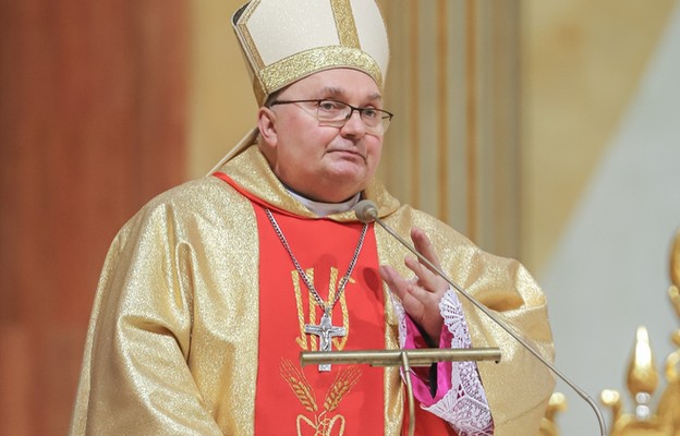Biskup Janusz Mastalski