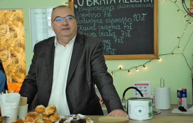 Kawiarnię otwierał i prezentował prezes Koła Wrocławskiego TPBA Rafał Peroń.
