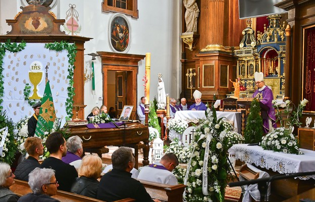 Mszy św. pogrzebowej przewodniczył bp Piotr Sawczuk