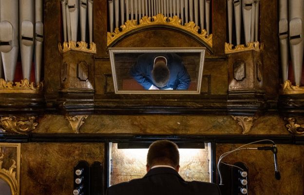 Organy w kościele w Witoszowie