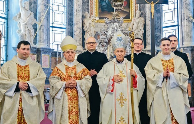Biskup Marian Rojek włączył do grona prezbiterów dwóch diakonów