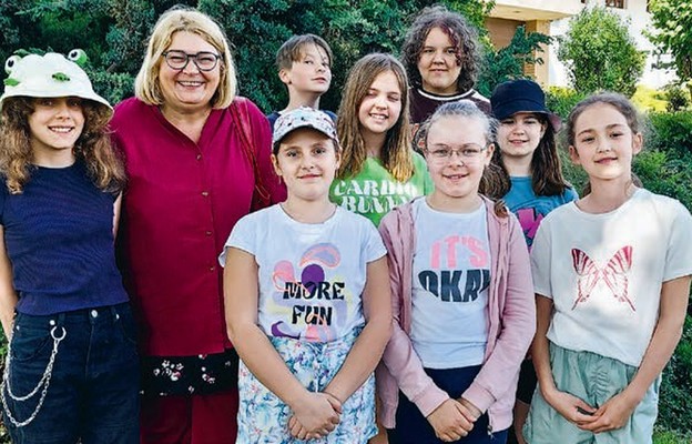 Elżbieta Nowak i jej uczniowie z radością pomagają bliźnim