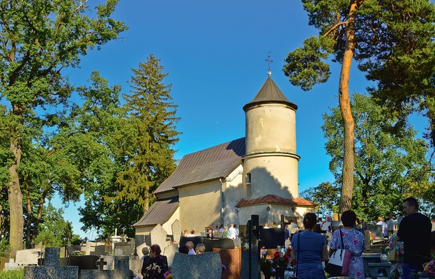 Małogoszcz, dawna kaplica cmentarna, przywrócony dla potrzeb kultu tzw. kościółek na Babinku