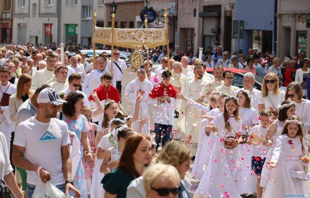 W procesji Bożego Ciała udział więzło kilkaset wiernych