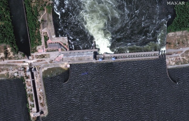 Widok tamy i elektrowni wodnej Nova Kakhovka przed jej zawaleniem, obwód chersoński, południowa Ukraina