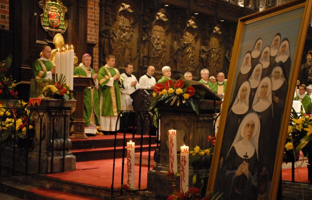 - Życie z Jezusem prowadzi do zwycięstwa. O tym nam przypominają s. Paschalis i pozostałe męczenniczki - mówił w pierwszą rocznicę beatyfikacji abp Kupny.