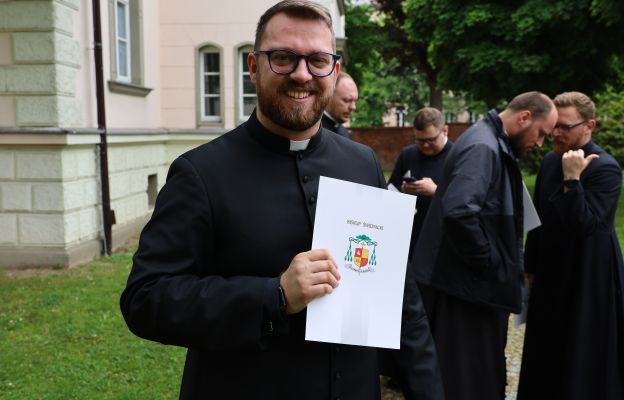 Ks. Radosław Mielczarek będzie wikariuszem w świdnickiej parafii na osiedlu Młodych.