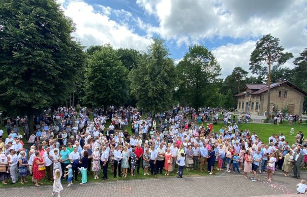 Rekolekcje dla małżeństw, festyn i koncert. Leśniów zaprasza