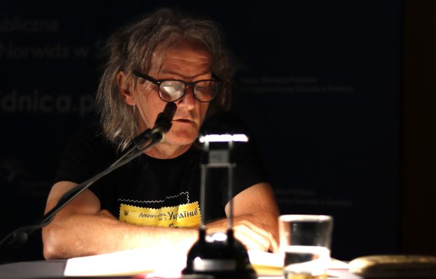Jacek Podsiadło (na zdjęciu) podczas spotkania odczytał kilkanaście swoich wierszy, które przeplatały się z utworami zaprezentowanymi przez Jacka Kleyffa.