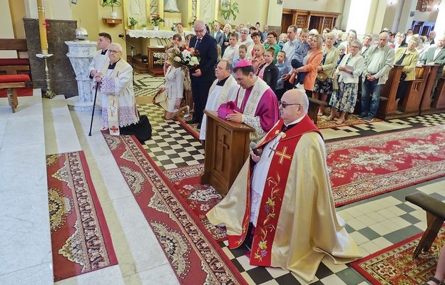Uroczysty ingres biskupa do prostyńskiego sanktuarium