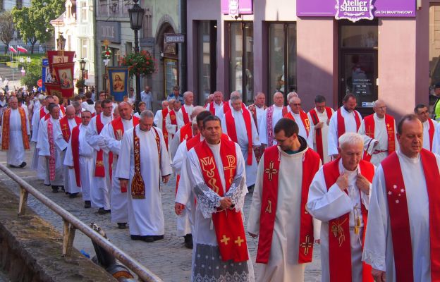 Księża diecezji bielsko-żywieckiej trafią na nowe parafie. Zobacz wykaz zmian
