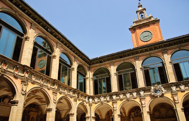 Uniwersytet Boloński założony w 1088 r. jest najstarszym uniwersytetem
w cywilizacji zachodniej.
