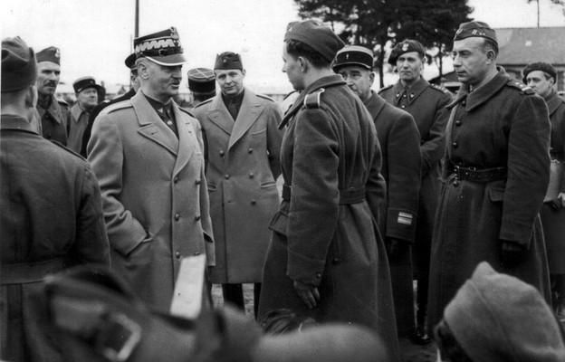 Gen. Sikorski wśród żołnierzy we Francji w 1940