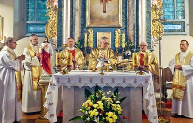 Uroczysta Msza św. pod przewodnictwem ks. prał. Piotra Korduli
