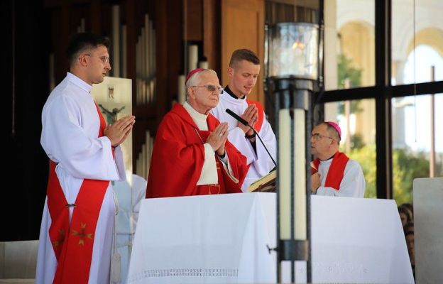 – Wydarzenia, które tu miały miejsce pokazują, jak Bogu zależy na zbawieniu – mówił w Fatimie abp Marek Jędraszewski