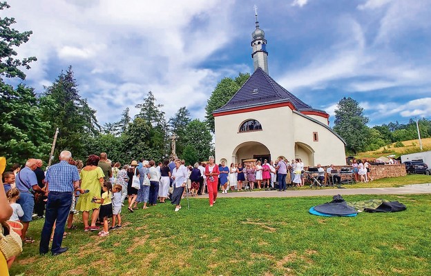 Kościółek św. Anny cieszy się popularnością wśród pielgrzymów, jak i turystów