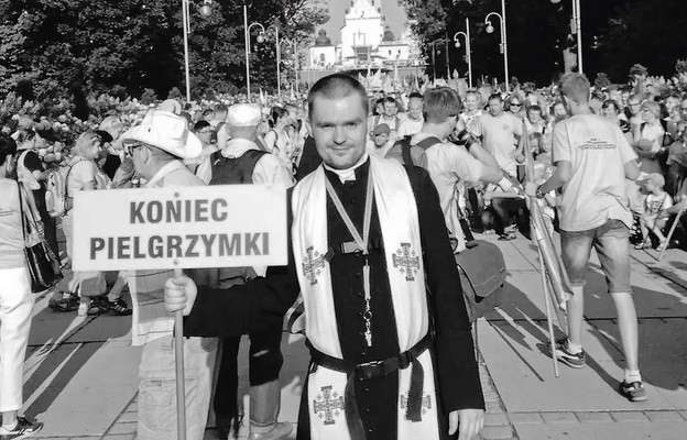 Ks. Grzegorz Umiński podczas jednej z pielgrzymek na Jasną Górę