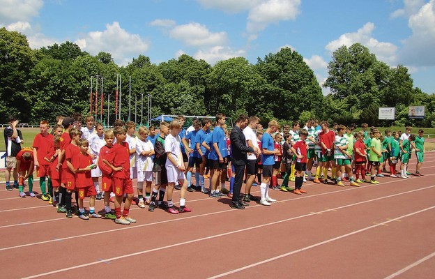 Spośród zawodników XV sezonu wybrano najlepszą szesnastkę do reprezentacji