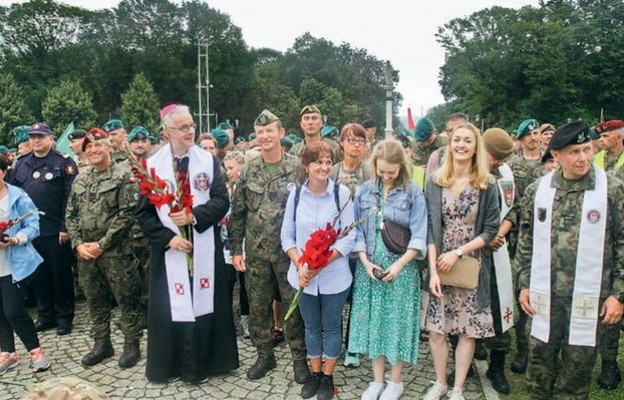 Kapelani wojskowi towarzyszą żołnierzom w chwilach trudnych, ale i radosnych, jak Pielgrzymka Wojska Polskiego na Jasną Górę