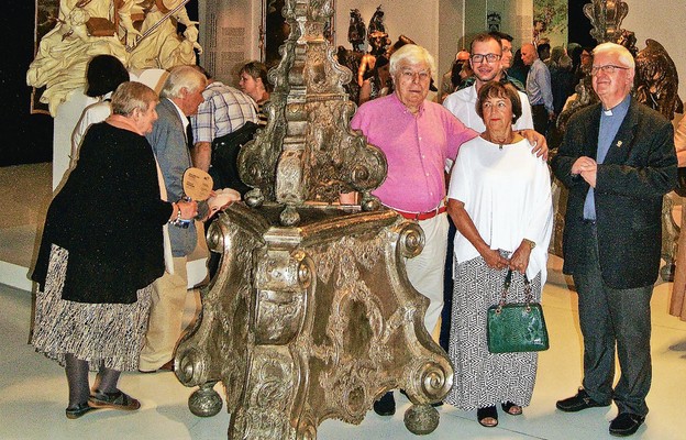 Gigantyczne świeczniki z bazyliki kolegiackiej w Krzeszowie na wystawie Szaleństwo rokoka