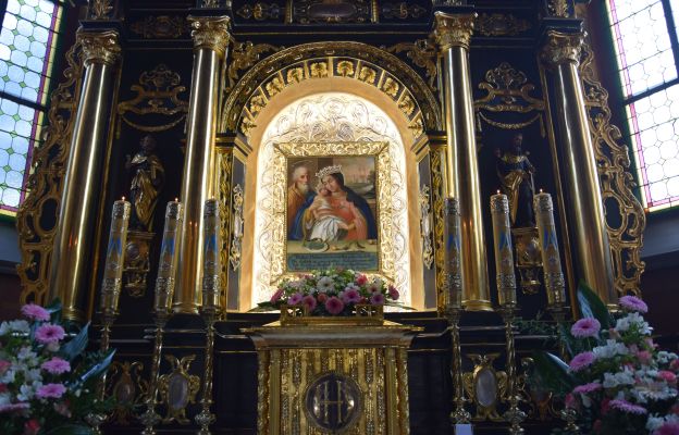 Obraz Świętej Rodziny, na którym znajduje się cudowny wizerunek Matki Bożej w Chorzelowie, w parafii jest od 1813 roku.