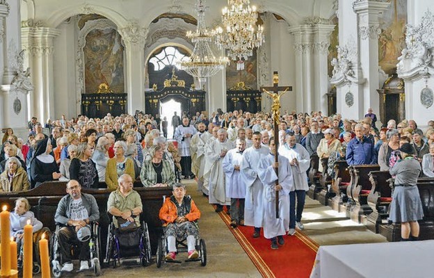 Krzeszowska bazylika zapełniła się pielgrzymami