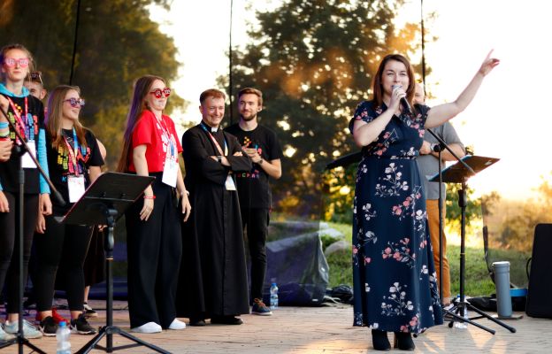 Podczas jednego z utworów na scenie wraz z zespołem niemaGOtu zaprezentowali się także wolontariusze Festiwalu.