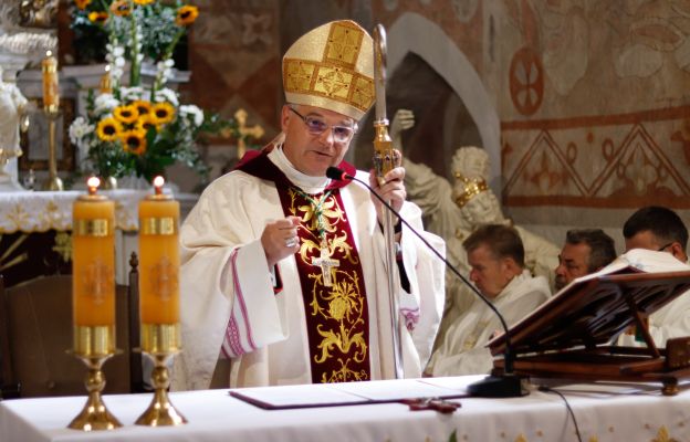 Pasterz diecezji świdnickiej przewodniczył dożynkowej Eucharystii w kościele Matki Bożej Różańcowej w Szczepanowie.