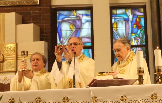 Eucharystia z okazji 70-lecia życia zakonnego i 60-lecia kapłaństwa o. Kazimierza Kucharskiego, jezuity