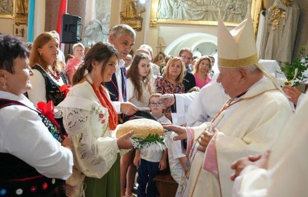 Sumie odpustowej przewodniczył metropolita krakowski senior Stanisław kardynał Dziwisz