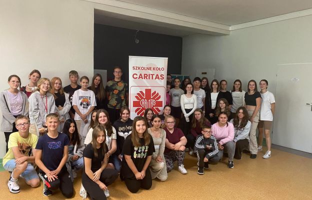 Członkowie Szkolnego Koła Caritas w Rzepinie
