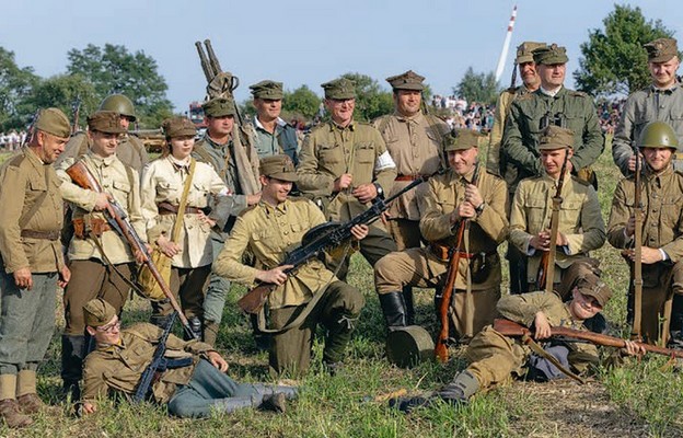 Pamiątkowe zdjęcie rekonstruktorów