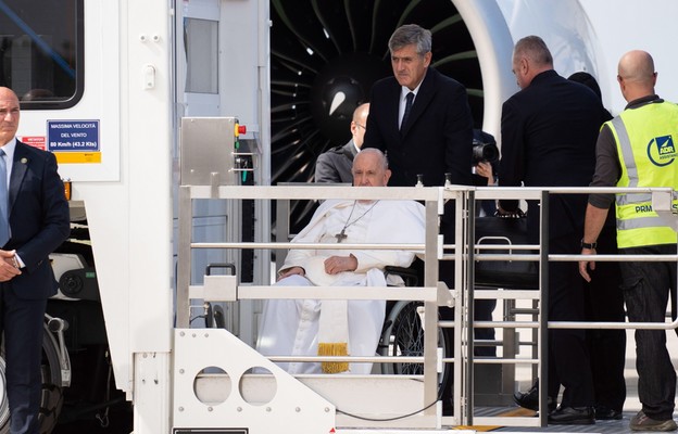 Watykan: przed wyruszeniem do Marsylii papież spotkał się z ubogimi kobietami
