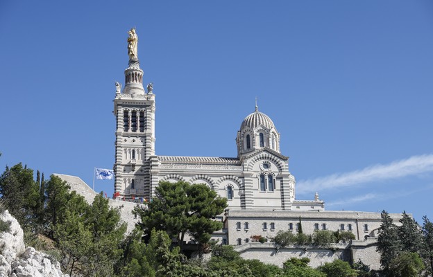 Ogólny widok na bazylikę Notre Dame de la Garde