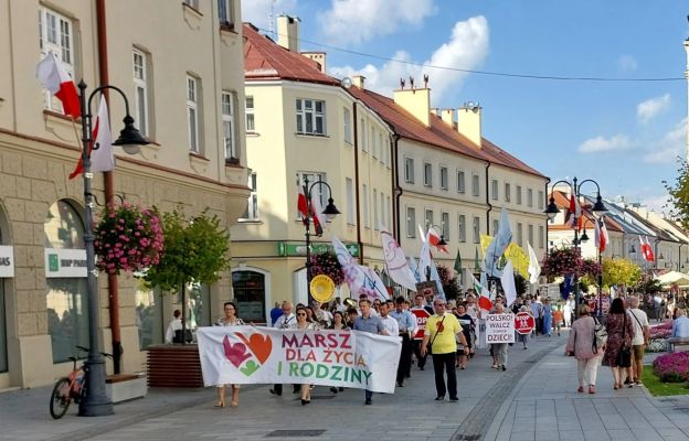 Marsz przeszedł głównymi ulicami Rzeszowa. Na zdjęciach ul. 3 Maj