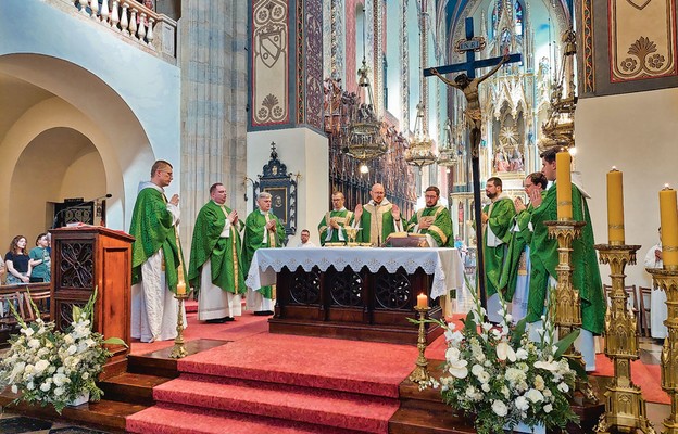 Bazylika Świętej Trójcy w Krakowie podczas rekolekcji Mysterium fascinans