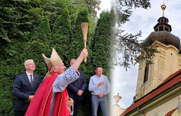 Moment poświęcenia krzyża na wierzy kościoła w Stanowicach 