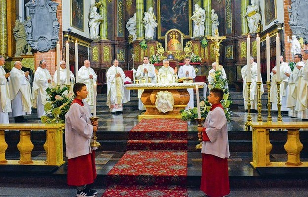 Katedra jest miejscem nauczania i gromadzenia się przy biskupie diecezjalnym ludu Bożego