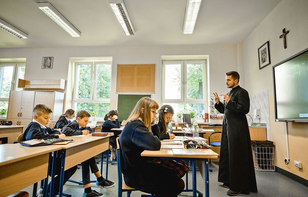 Bp Jan Piotrowski upomina się o miejsce katechezy w szkołach