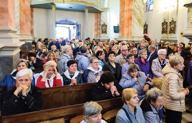 Na modlitwę w łaskiej kolegiacie przybyło blisko 800 wiernych